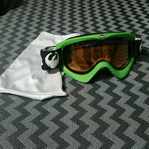 Snowboarding goggle